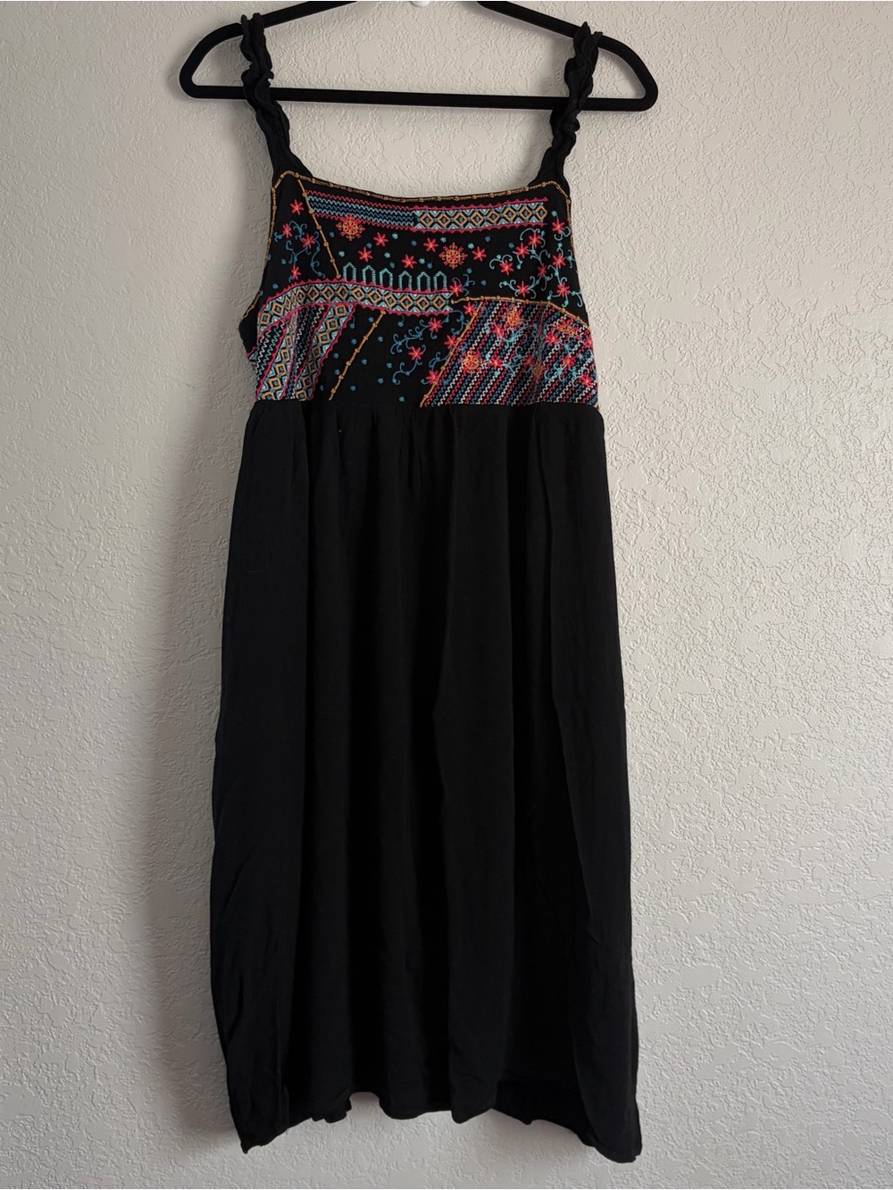 NWOT Savanna Jane Women's Size Large Black Boho Embroidered Ruffles Strap Dress